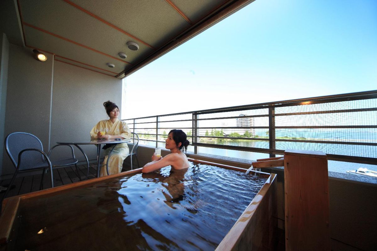 おごと温泉の湯