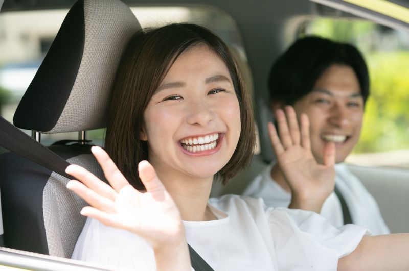 自動車で旅行出発